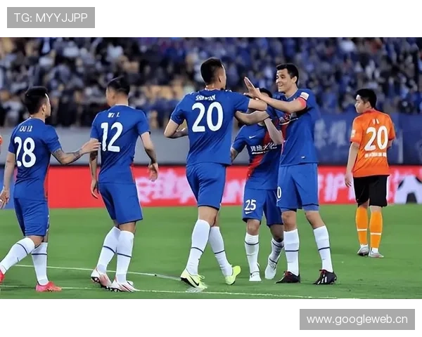 申花阵容稳固但表现波动明显，当前赛季新打法探索面临挑战